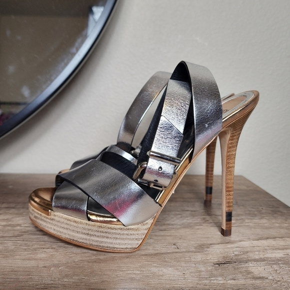 FENDI Roma Claire Silver ankle strap high heels size 6.5 NEW! - Picture 4 of 13